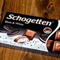 〔TRUMPF〕ドイツ製　トランフのチョコレート　人気のSchogettenシリーズ - ブラック＆ホワイトの商品写真