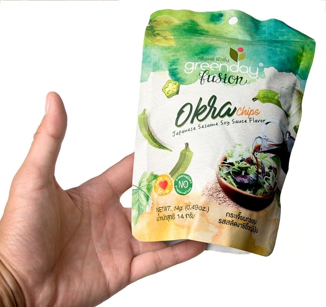 フリーズ ドライ オクラ - セサミ・ソイソース味 【Greenday】 4 - サイズ比較のために手に持ってみました