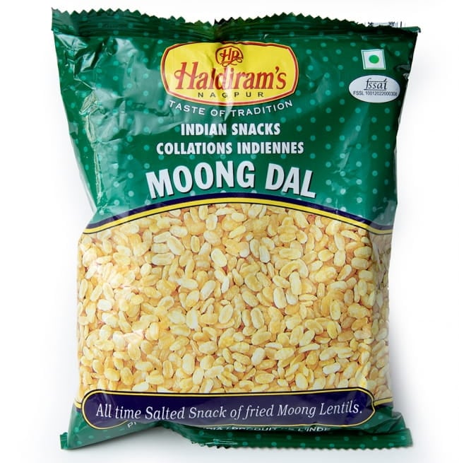 インドのお菓子 フライドビーンズ ムングダル - MOONG DAL 5 - 白背景で撮影しました