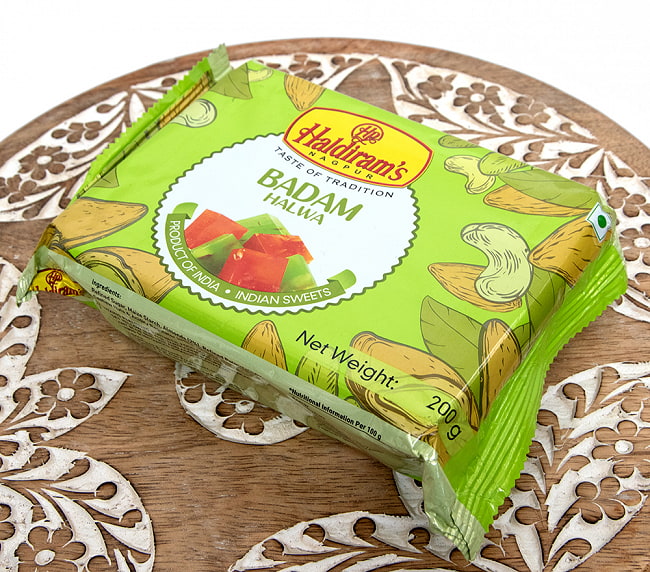 インドのお菓子 ジェリー ビーンズ風不思議菓子 バダム ハルワ - Badam Halwa 3 - 斜めから撮影しました