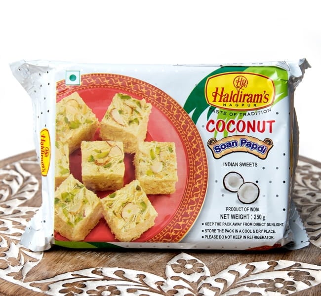 インドのお菓子 ソーンパブディ ココナッツ COCONUT SOAN PAPDIの写真1枚目です。正面から撮影しましたインドのお菓子,ハルディラム,ソーンパブディ,ソーンパプディ