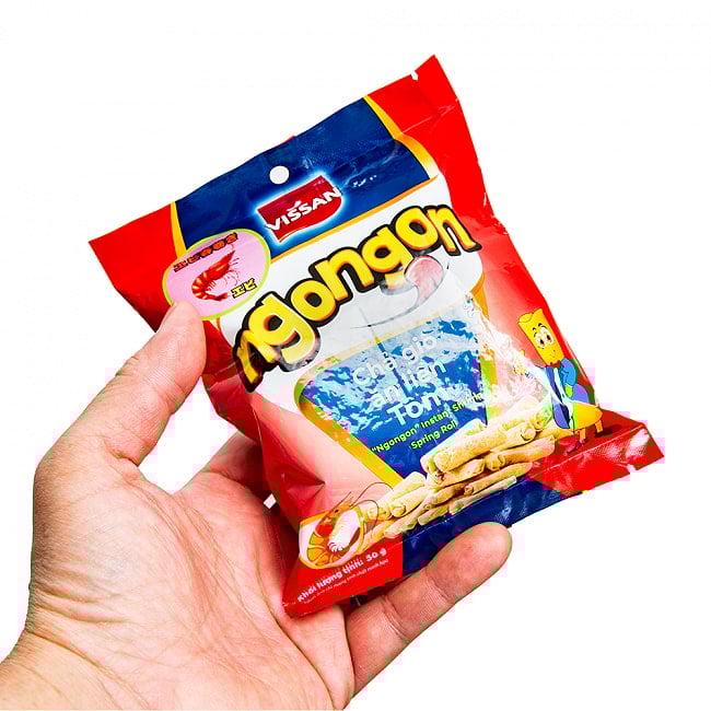 ベトナムスナック 海老ミニ春巻き　海老味 50g 【VISSAN】 3 - 手でもってみました。