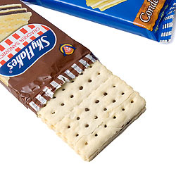 クラッカー サンドイッチ・ミルクチョコレート味 − Cracker Sandwich　TsokolateFlavor 〔SkyFlakes〕 - サブ4