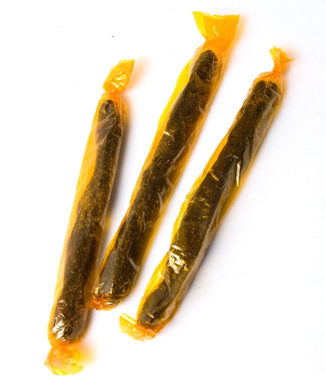 タマリンドスティック - サンパック スティック Sampaloc Sticks 【Virgo】 2 - このような感じで現地らしい包装。昔の駄菓子屋さんを思い出します。