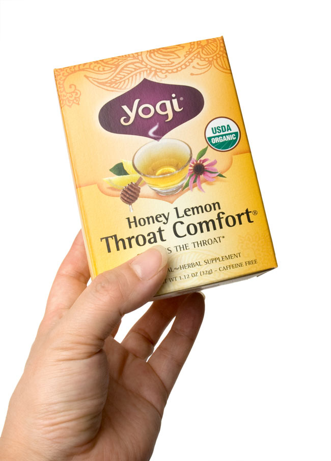 ハニーレモンスロートコンフォート 3 - 手に持ってみました。横から開けるタイプで、そのまま収納に使えます。外箱を飾てもおしゃれ。