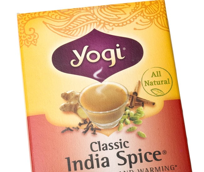 クラシックインドスパイス【Yogi tea ヨギティー】 2 - パッケージのアップ。目でも癒されます。ヨギティによっては、オーガニックの原材料を使用しています。