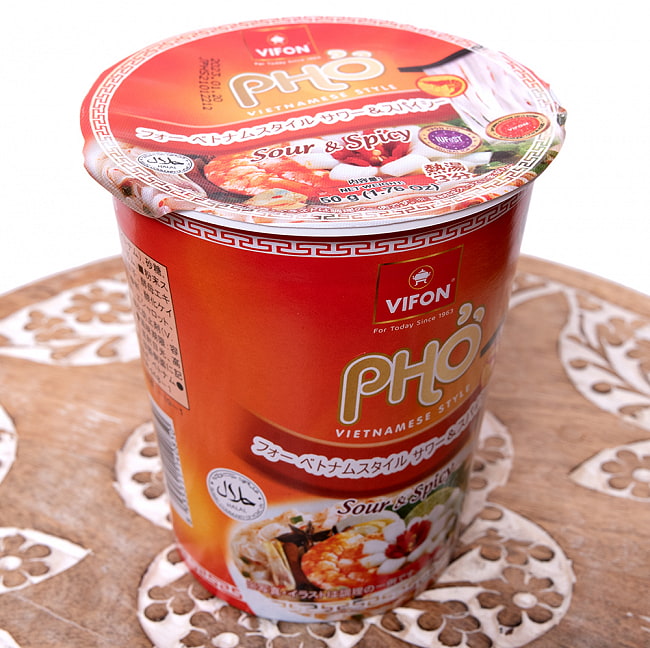 フォー ベトナムスタイル インスタント カップ麺 【VIFON】サワー＆スパイシー 6 - 斜めから撮影しました