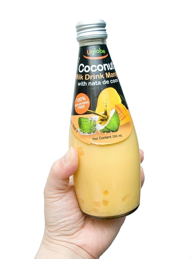 ココナッツミルクドリンク・ナタデココ入 マンゴー味 - Coconut Milk Drink With Nata de coco 【U globe】 2 - 手に持ってみました。キリッと冷やして飲むのがオススメです。