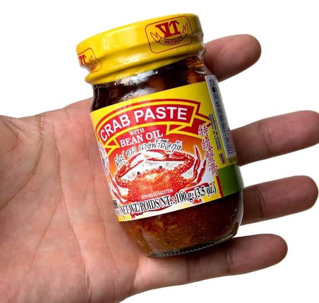 カニペースト - ナンファー・クラブペースト【CRAB PASTE】 [100g] 4 - 手に持ってみました。コレさえあれば、エスニック料理どんと来いです。ぜひ、お試しください。