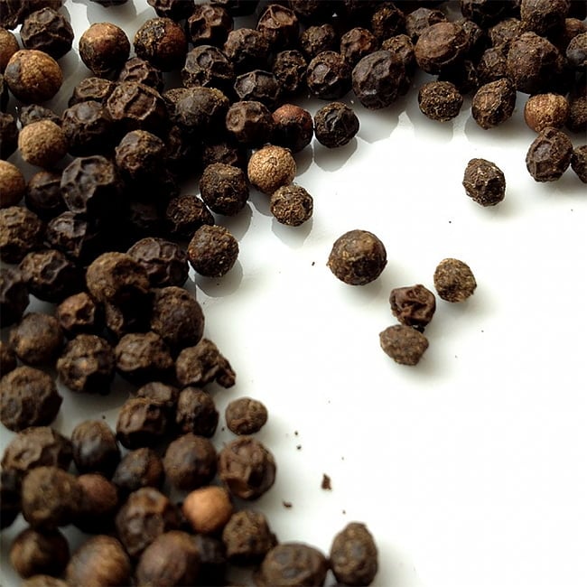 ブラックペッパーホール - Black Pepper Whole【500g 袋入り】 2 - インドでは世界の三分の一の胡椒が生産されていると言われ、そのクオリティにも定評があります。