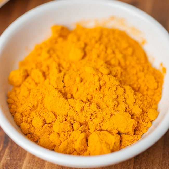 ターメリック パウダー Turmeric Powder 【500g袋入】 2 - 生姜に似た根部分を乾燥させて粉にして作ります。日本では、ウコンとして漢方などにも使われています。