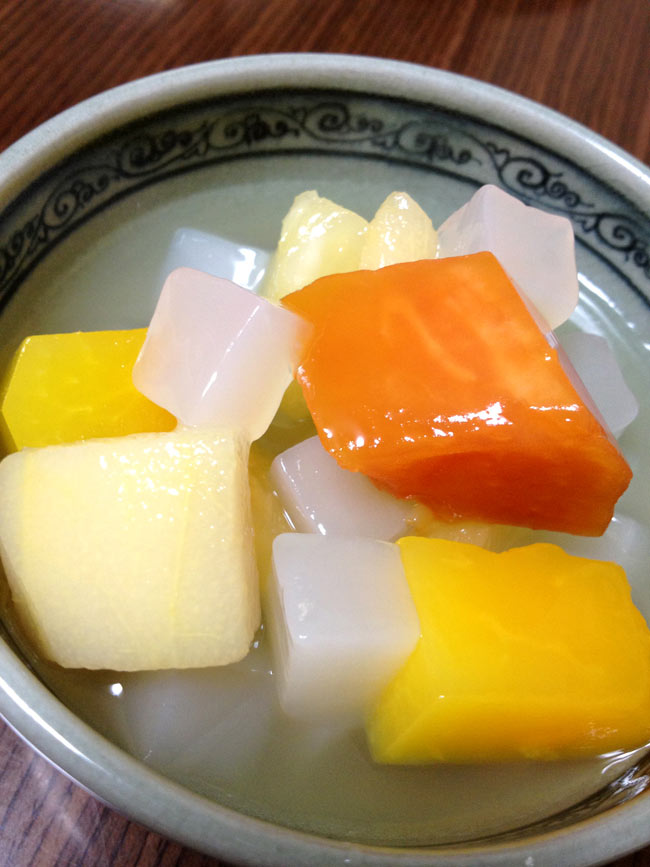 ナタデココ ライチジュース漬け【Panchy】 4 - トロピカルフルーツ缶詰と合わせてみました。南国なデザートの出来上がり。冷蔵庫でキリッと冷やしてどうぞ。