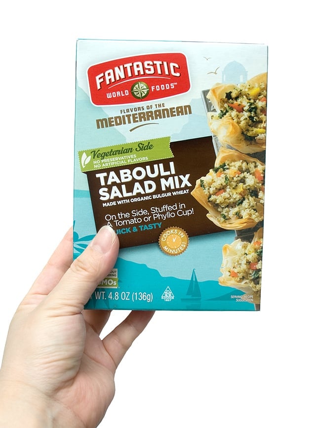 タブリ サラダ ミックス - Tabouli Salad 【Fantastic Foods】 4 - 手に持ってみました。一箱で3〜4人分のタブリサラダが作れます。お手頃サイズです。