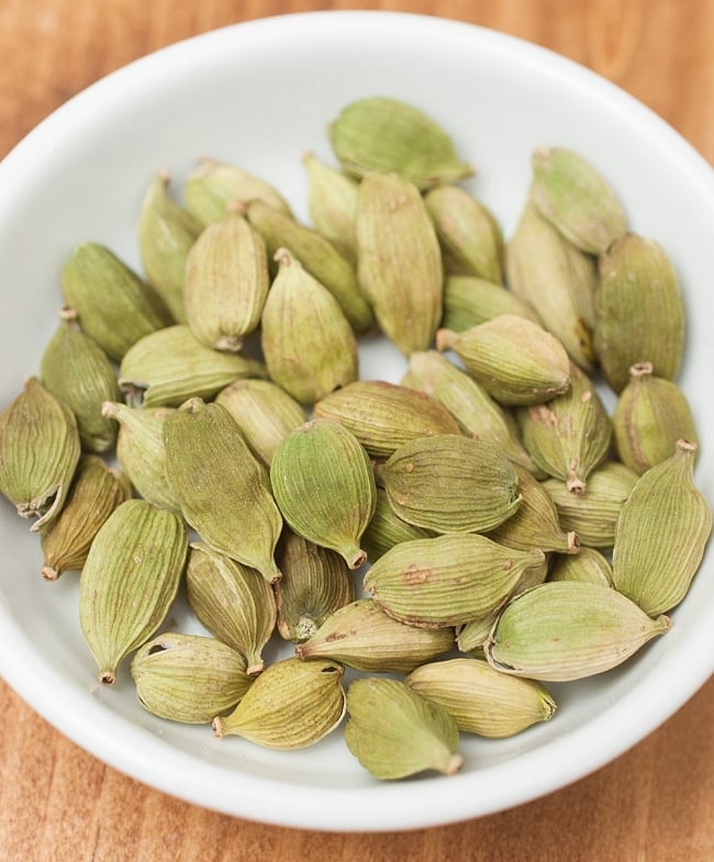 グリーンカルダモン ホール【50gボトル】 Green Cardamom Whole  2 - 高貴な香りが最大の特徴です