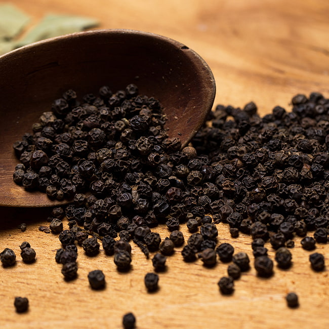 ブラックペッパー - Black Pepper【100gパック】[Viraki Bros]の写真岩塩