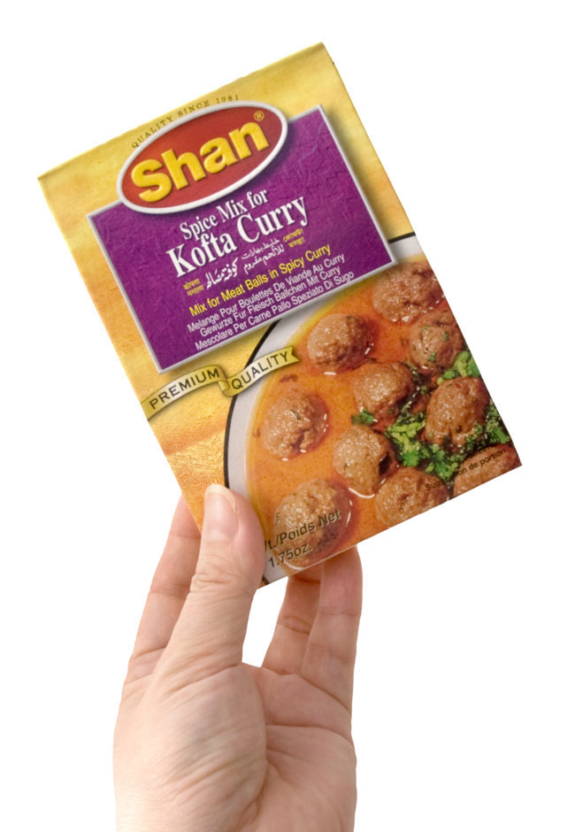 コフタカリー-Kofta Curry- スパイス ミックス - 50g 【Shan】 4 - 手に持ってみました。外箱には、英語、スペイン語等の多国語表記です。箱の中にはウルドゥ語のレシピがあります。