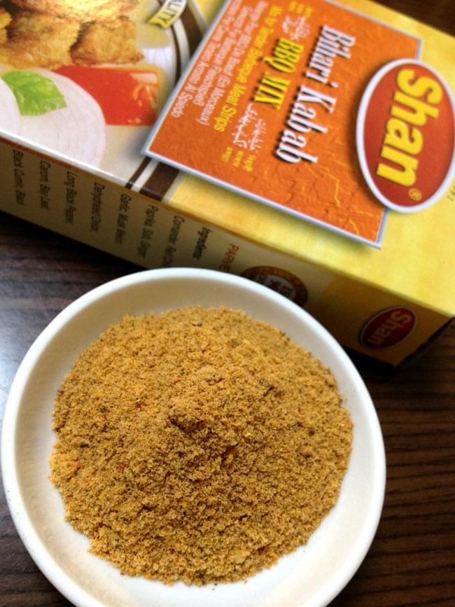 ビハリケバブ スパイス ミックス - 50g 【Shan】 2 - パウダーのスパイスとホールのスパイス、ハーブがShan社の秘伝の配合率で配合されています。ホールがホールのままがすごい!!