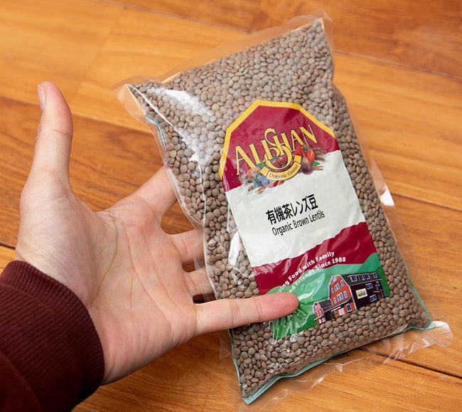 【オーガニック】 茶レンズ豆 マソール　ホール Masoor Whole 【アリサン】 4 - サイズ比較のために手に持ってみました