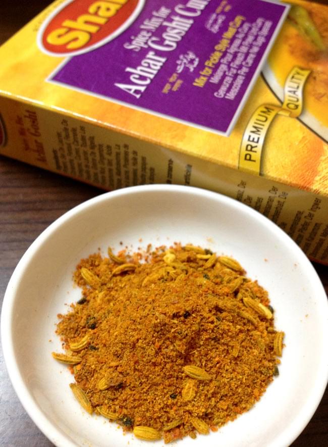 アチャールゴーシュト-Achar Gosht- スパイス ミックス - 50g 【Shan】 2 - パウダーのスパイスとホールのスパイス、ハーブがShan社の秘伝の配合率で配合されています。ホールがホールのままがすごい!!