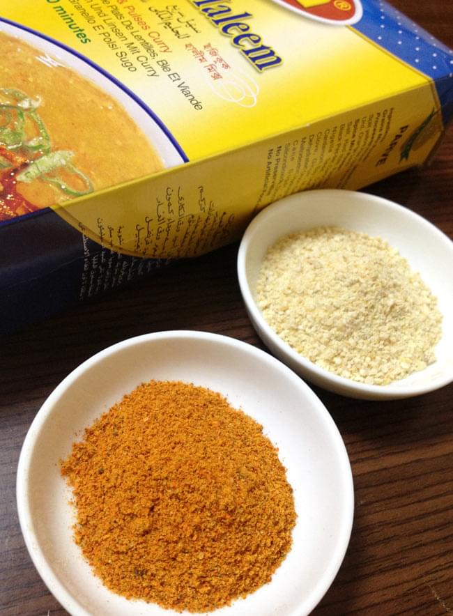 EasyCook ハリーム ミックス - 350g 【Shan】 2 - パウダーのスパイスとホールのスパイス、ハーブがShan社の秘伝の配合率で配合されています。ホールがホールのままがすごい!こちらは、スパイスと豆の粉の2袋が入っています。