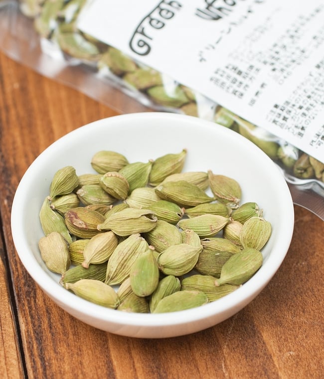 グリーンカルダモン ホール Green Cardamom Whole 【100g パック】の写真1枚目です。爽やかな香りが特徴のカルダモンカルダモン,グリーンカルダモン,ブラウンカルダモン,ガラムマサラ