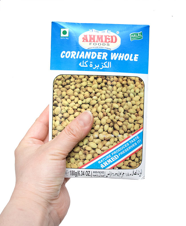 コリアンダー ホール 180g 箱入り Coriander Whole 【AHMED】 3 - 手に持ってみました。中身は密封できる容器等に移し替えて保存をおススメします。いろいろな料理にお試しください。