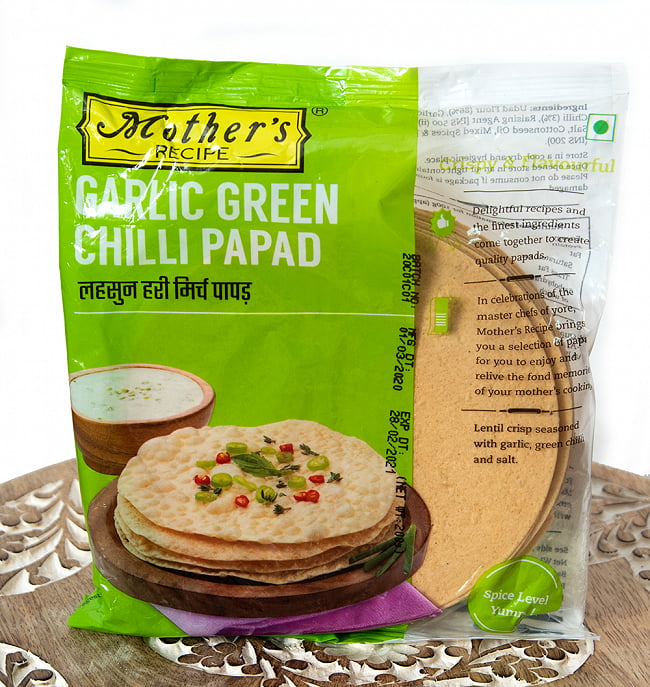 青唐辛子とにんにくのパパド - GARLIC GREEN CHILLI PAPAD 200g[Mother]の写真1枚目です。グリーンが目に優しいパッケージですパパド,Papad,インド,せんべい