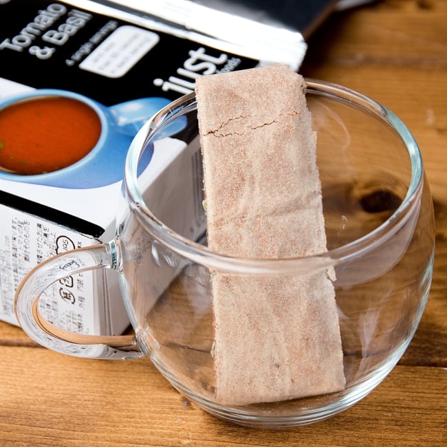 トマト&バジル インスタントスープ Soup in a Mug Carrot & Coriander 【Just Wholefoods】 6 - このような状態になっています。(以下はトマト&バジルの見本写真となります)