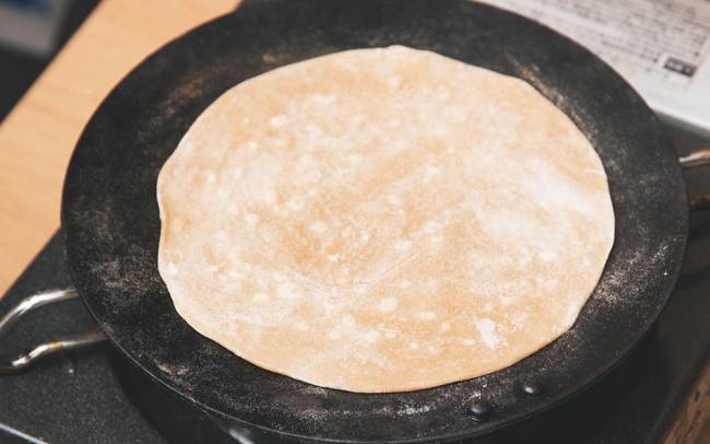 アタ - チャパティ用の全粒粉【500g】国産 4 - タワで焼き…