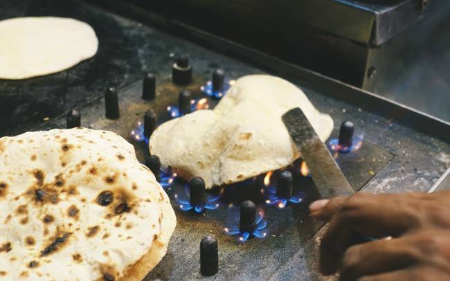 アタ - チャパティ用の全粒粉【500g】国産 5 - 直火に当てて膨らませると美味しく仕上がります。