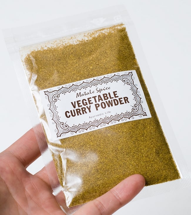 【送料無料・15個セット】ベジタブルカレーパウダー - VEGETABLE CURRY POWDER【30g袋入】 5 - サイズ比較のために手に持ってみました