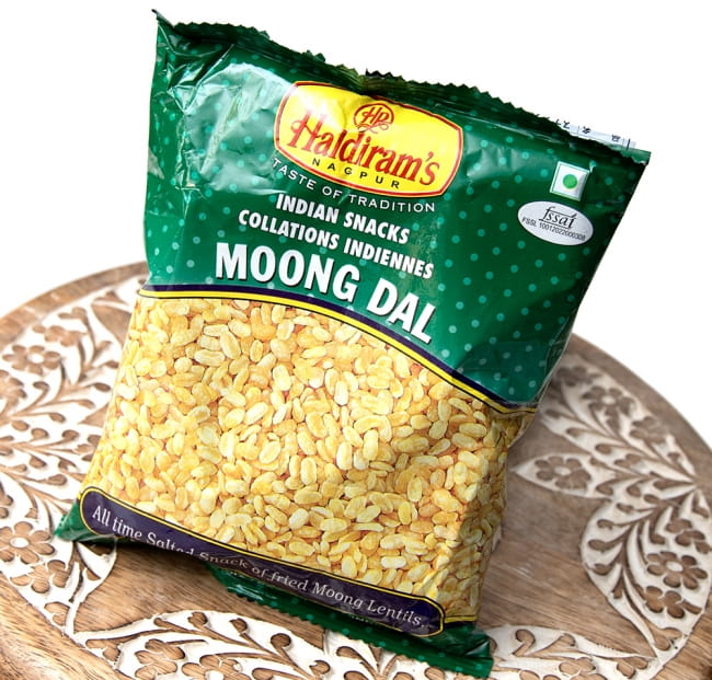 【送料無料・20個セット】インドのお菓子 フライドビーンズ ムングダル - MOONG DAL 150g 3 - 斜めから撮影しました