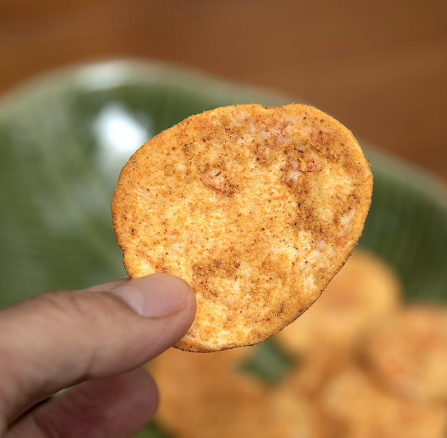 【ケース販売・40個セット】インドのお菓子 極厚ポテトチップス - MASALA CHIPS 80g[Hardiram's] 7 - 極厚のポテトチップスに、強烈なマサラが乗っています
