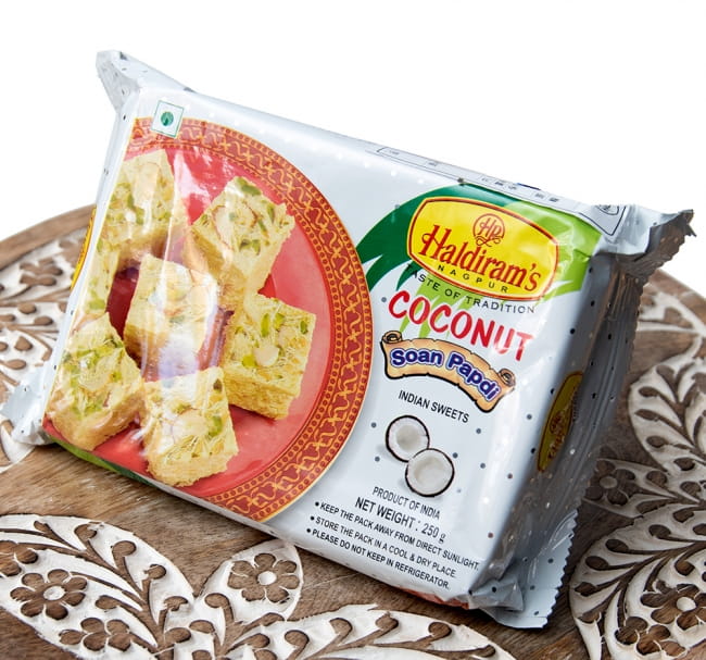 【ケース販売・36個セット】インドのお菓子 ソーンパブディ ココナッツ COCONUT SOAN PAPDI 3 - 斜めから撮影しました