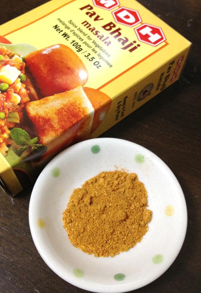 【6個セット】パヴパジマサラ - 100g 小サイズ【MDH】 3 - 15gで約4人分程のカレーが出来ますので、この一箱で約24人分程のパブパジが作れます。こちらのパッケージの場合もあります。中身は、一緒です。