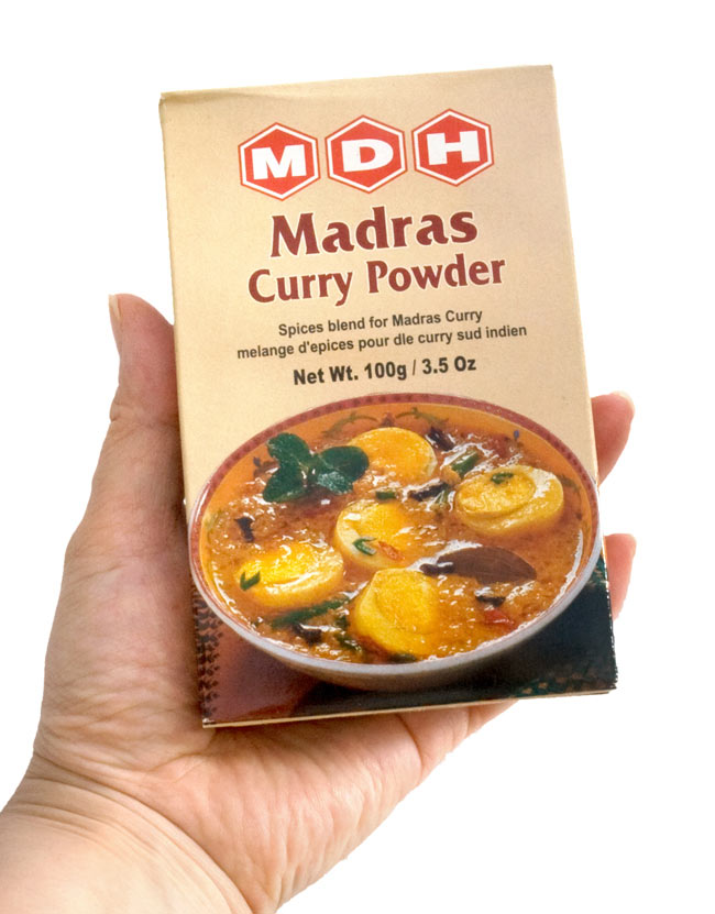 【送料無料・20個セット】マドラスカレー パウダー スパイス ミックス - 100g 小サイズ 【MDH】 3 - 手に持ってみました。