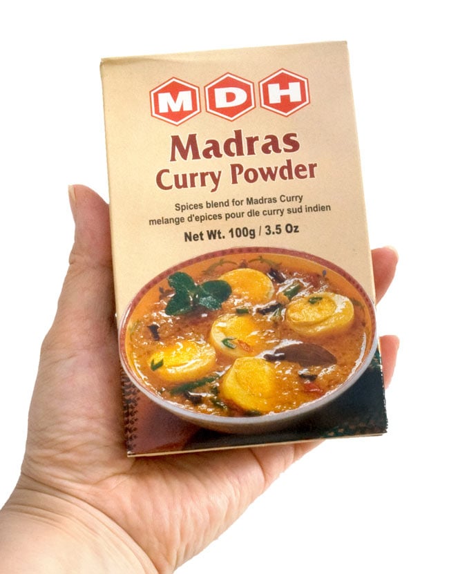 【6個セット】マドラスカレー パウダー スパイス ミックス - 100g 小サイズ 【MDH】 3 - 手に持ってみました。