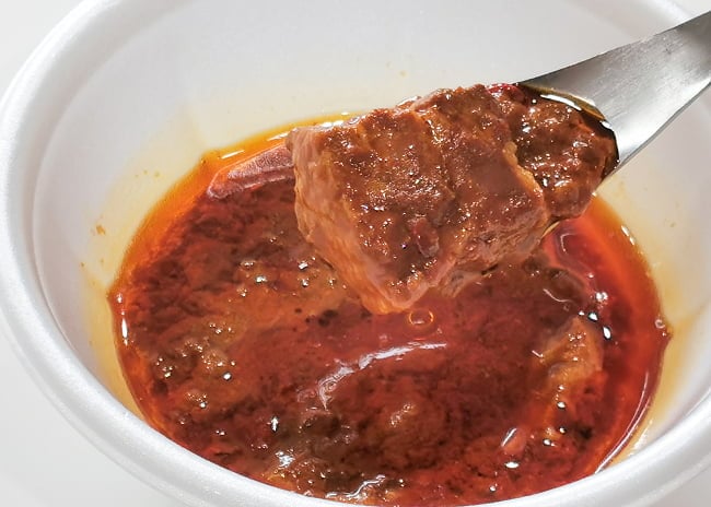 【6個セット】ネゴンボ33監修　ポークビンダルー インド・ゴア州の名物料理〔メール便上限2点迄〕 4 - 実際に中を開けてみました。豚の角煮がゴロリと入っています