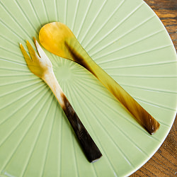 【スプーン＆フォークのペアセット】水牛の角のスプーン＆フォーク　各１個セット　キャトルホーン　美しいべっ甲模様 - サブ4