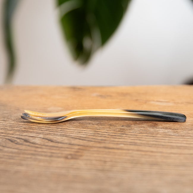 【6個セット】キャトルホーン　水牛の角のフォーク　美しいべっ甲模様[11.5cm×1.5cm] 7 - 真横から見てみました