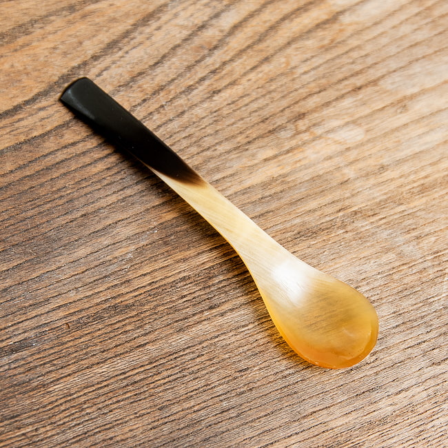 【6個セット】キャトルホーン　水牛の角のデザートスプーン　美しいべっ甲模様[11cm×2.5cm] 3 - 全体写真です
