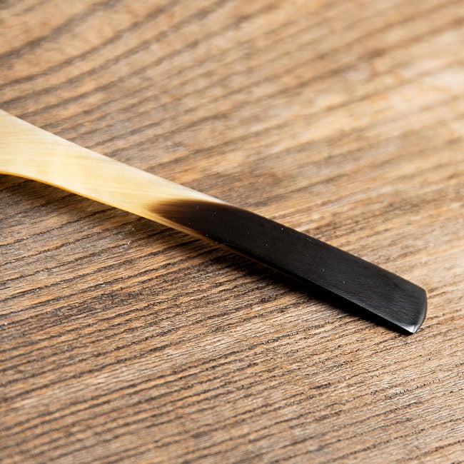 【6個セット】キャトルホーン　水牛の角のデザートスプーン　美しいべっ甲模様[11cm×2.5cm] 5 - 持ち手の部分です
