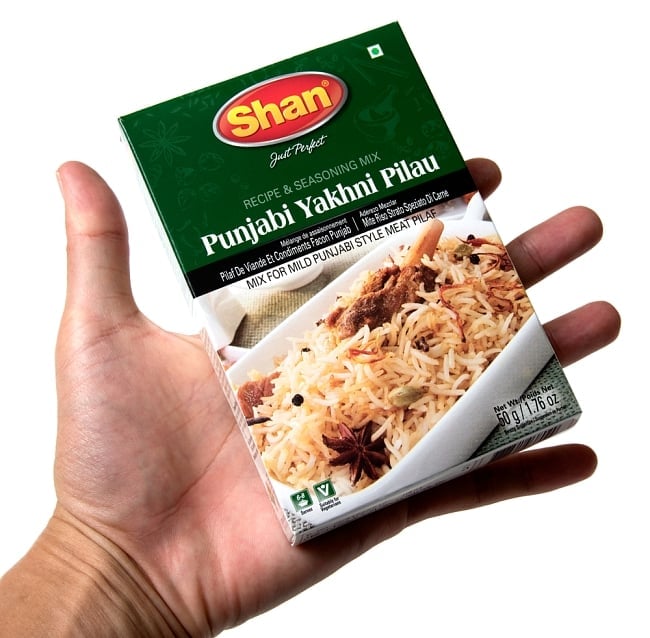 【メール便送料・4個セット】パンジャビ ヤクニ プラウ スパイス ミックス - 100g 【Shan】 5 - サイズ比較のために手に持ってみました