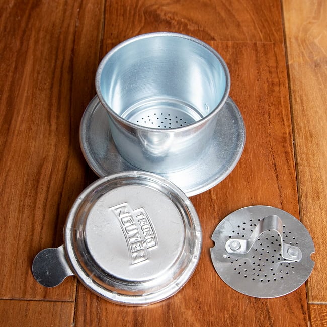 【4個セット】ベトナム コーヒー フィルター 【アルミ製】 5 - バラしてみました。ネジ式ではありませんので、粉をセットする時や後の洗浄処理が簡単です。