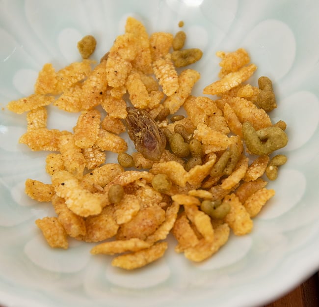 【6個セット】インドのお菓子 ナブラタンミックス - NAVRATAN MIX 5 - 中にはカシューナッツ、干しレーズン、ポン菓子などが入っています