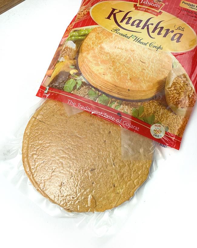 【6個セット】カークラマサラ - インド 薄せんべい スパイシー Khakhra Masala 200g 【Jobsons】 4 - さすがエキスポートクオリティー、社長が貰ってきた現地仕様とは全然違います。中袋は湿気らないように封がしてあります。