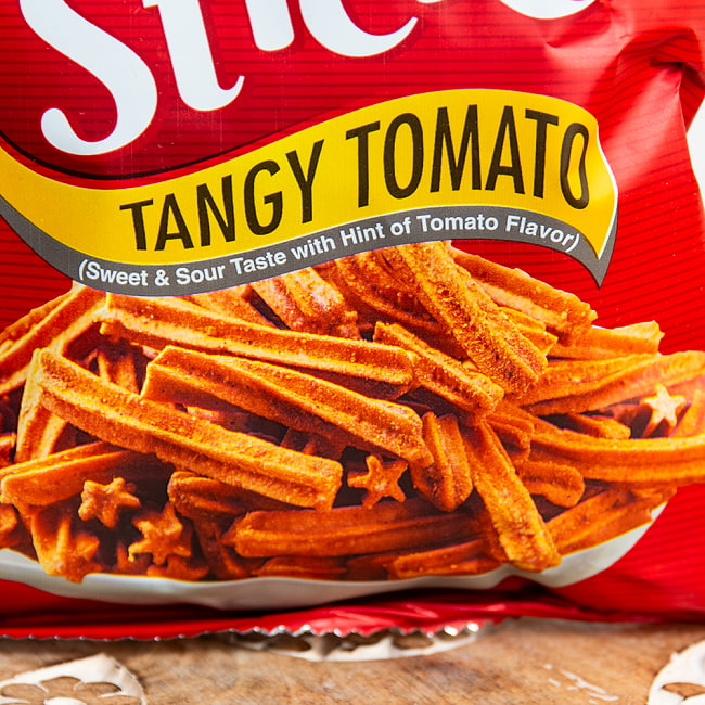 【6個セット】マサラ ソイ スティック タンギー トマト味 - Soya Sticks Tangy Tomato 180g 【Jobsons】 3 - インドでは、ナムキンと呼ばれるお菓子です。こちらはトマト味。