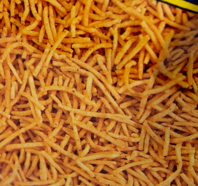 【6個セット】インドのお菓子 スパイシーポテトスナック アルーブジア - ALOO BHUJIA 6 - この様な細長いお菓子が入っています