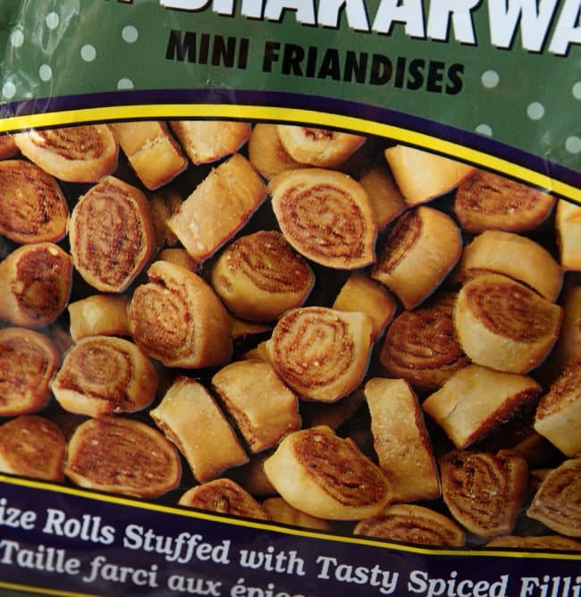 【6個セット】インドのお菓子 Mini Bhakarwadi - ミニバッカルワリ 4 - 中にはこの様な円形のお菓子が入っています