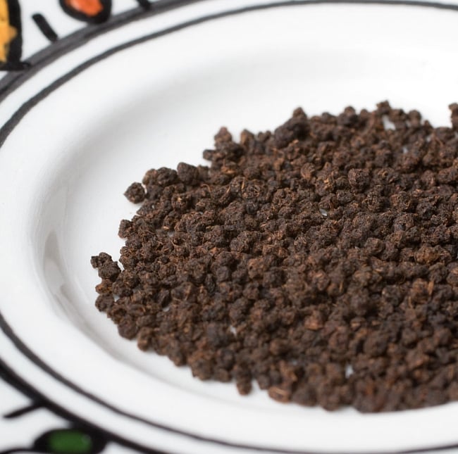 【3個セット】チャイ用紅茶 - CTC - プレミアムアッサム紅茶【250ｇ】 8 - CTC紅茶葉をアップで撮影しました